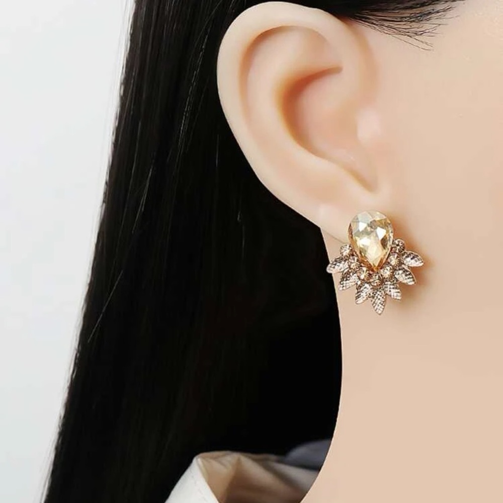 💎 Gemstone Stud Earrings 💎 - Picture 2 of 4